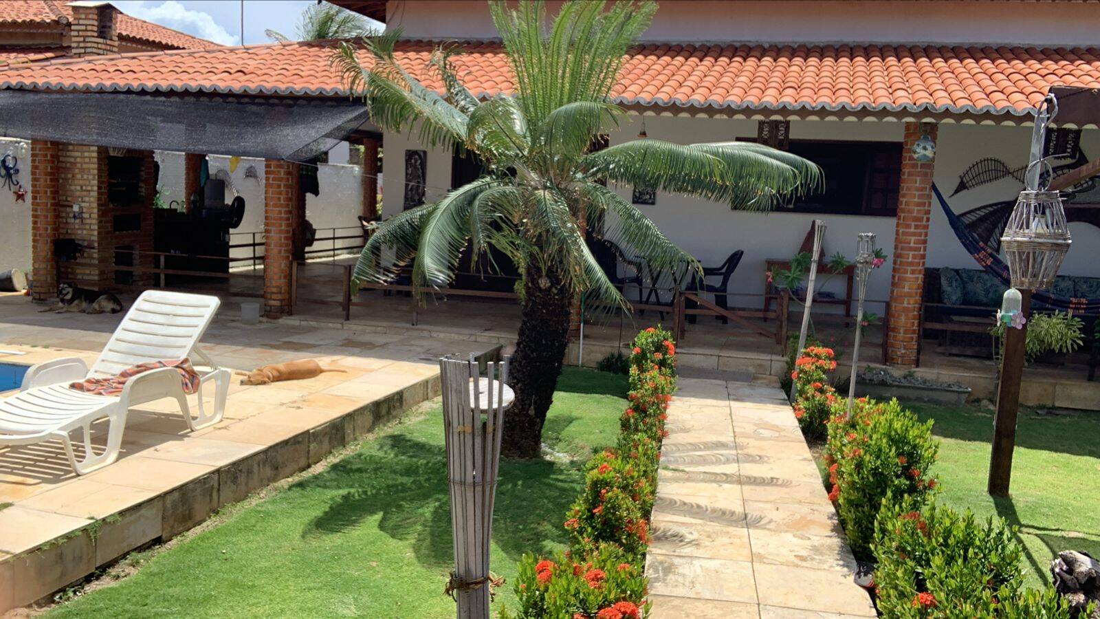 Casa à venda com 3 quartos, 200m² - Foto 1